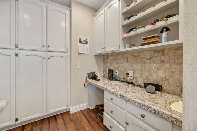 2637 E Laura Court, Visalia, CA 93292