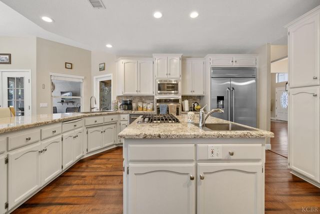 2637 E Laura Court, Visalia, CA 93292