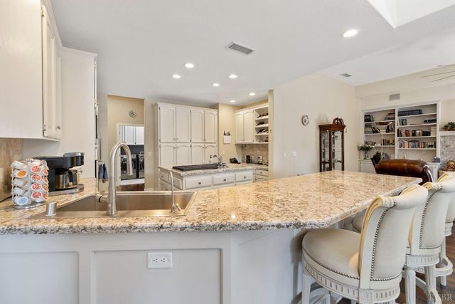 2637 E Laura Court, Visalia, CA 93292