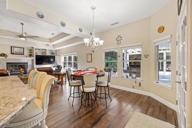 2637 E Laura Court, Visalia, CA 93292