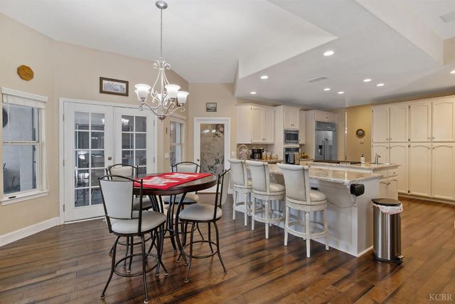 2637 E Laura Court, Visalia, CA 93292