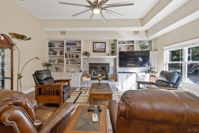 2637 E Laura Court, Visalia, CA 93292