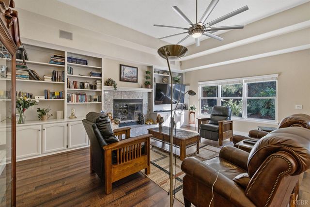 2637 E Laura Court, Visalia, CA 93292