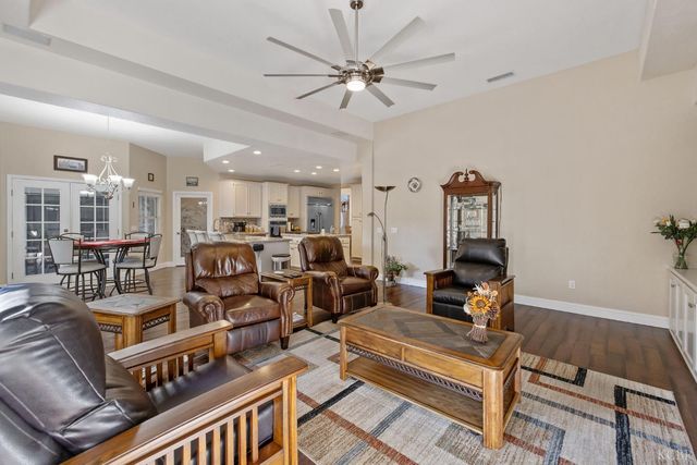 2637 E Laura Court, Visalia, CA 93292