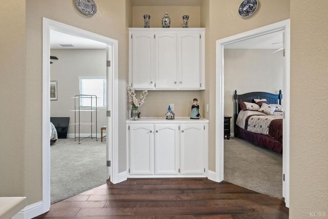 2637 E Laura Court, Visalia, CA 93292