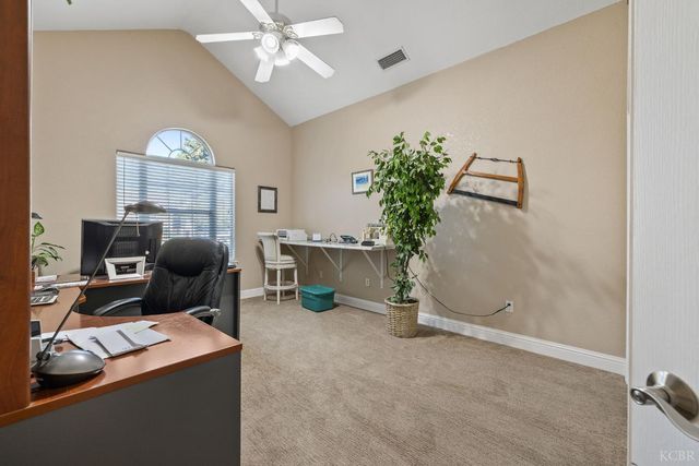 2637 E Laura Court, Visalia, CA 93292