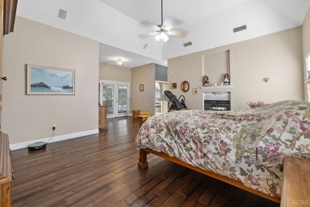 2637 E Laura Court, Visalia, CA 93292