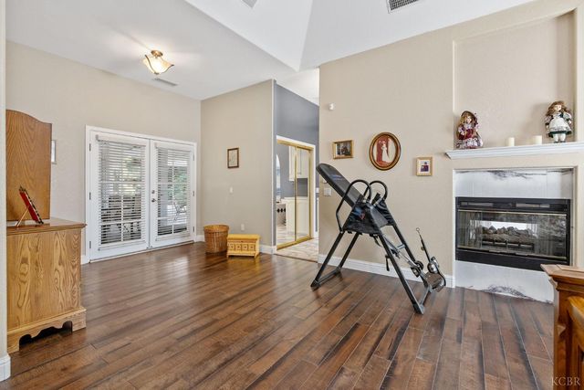 2637 E Laura Court, Visalia, CA 93292