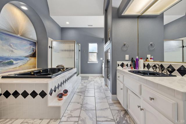 2637 E Laura Court, Visalia, CA 93292