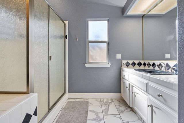 2637 E Laura Court, Visalia, CA 93292