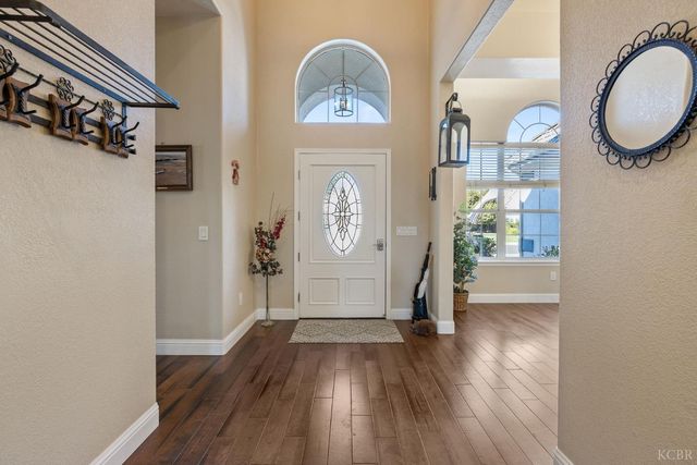 2637 E Laura Court, Visalia, CA 93292