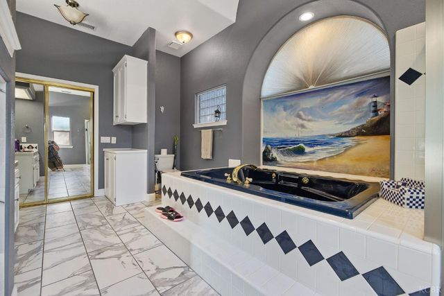 2637 E Laura Court, Visalia, CA 93292