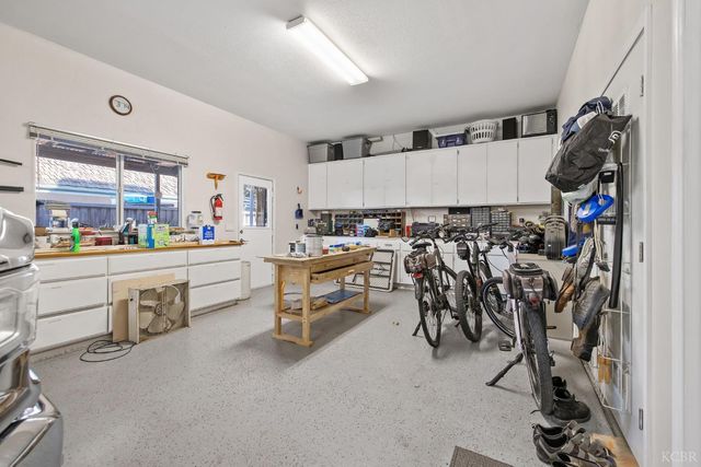 2637 E Laura Court, Visalia, CA 93292