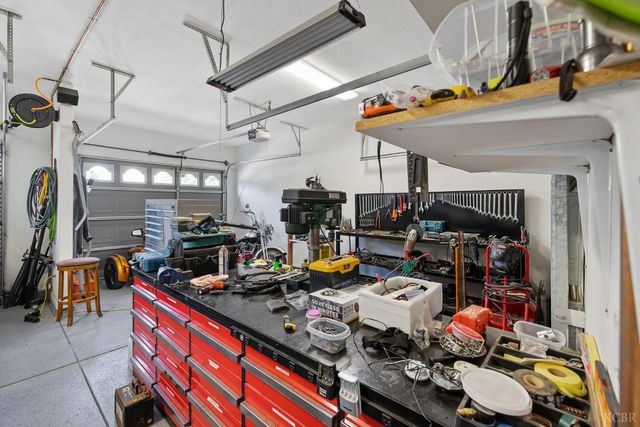 2637 E Laura Court, Visalia, CA 93292