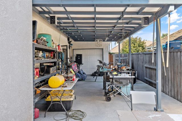 2637 E Laura Court, Visalia, CA 93292