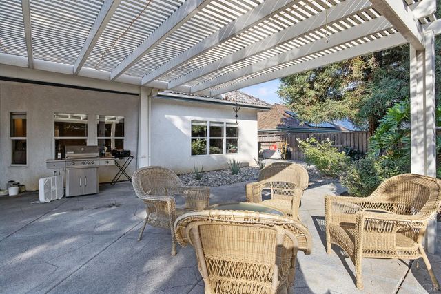 2637 E Laura Court, Visalia, CA 93292