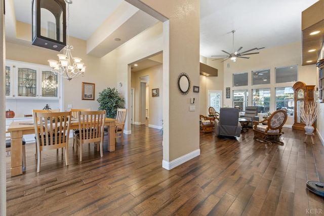 2637 E Laura Court, Visalia, CA 93292