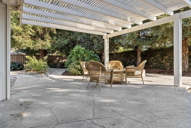 2637 E Laura Court, Visalia, CA 93292