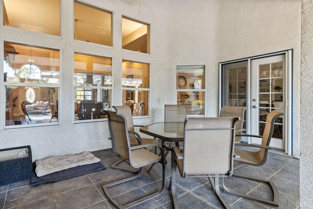 2637 E Laura Court, Visalia, CA 93292