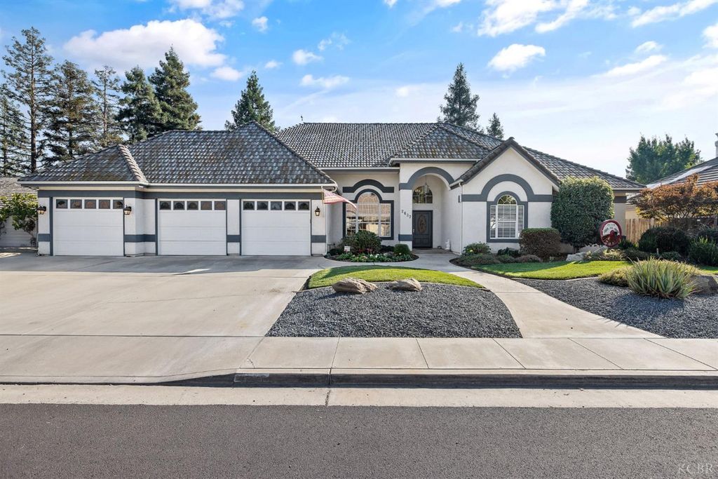 2637 E Laura Court, Visalia, CA 93292