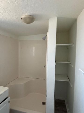 2 N Avenue C, Freeport, TX 77541