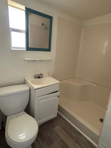 2 N Avenue C, Freeport, TX 77541