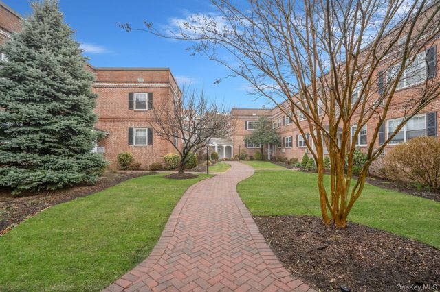 51 Lincoln Avenue D22, Rockville Centre, NY 11570