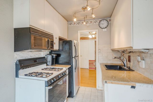 51 Lincoln Avenue D22, Rockville Centre, NY 11570