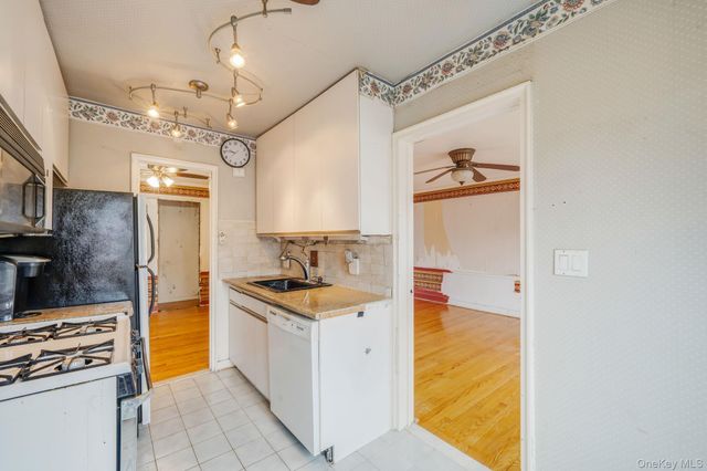 51 Lincoln Avenue D22, Rockville Centre, NY 11570