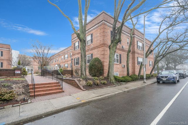 51 Lincoln Avenue D22, Rockville Centre, NY 11570