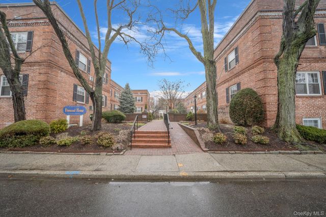 51 Lincoln Avenue D22, Rockville Centre, NY 11570