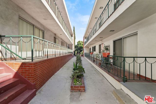 1031 N Laurel Avenue 1, West Hollywood, CA 90046