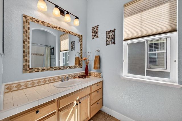 2016 Petruchio Way, Roseville, CA 95661