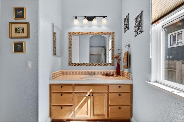 2016 Petruchio Way, Roseville, CA 95661