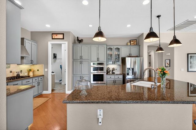 2016 Petruchio Way, Roseville, CA 95661