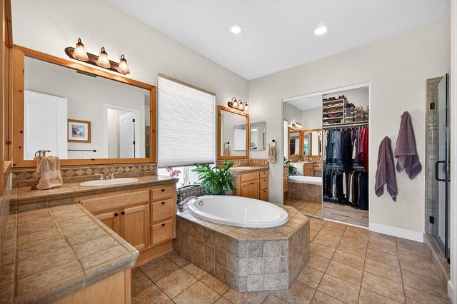 2016 Petruchio Way, Roseville, CA 95661