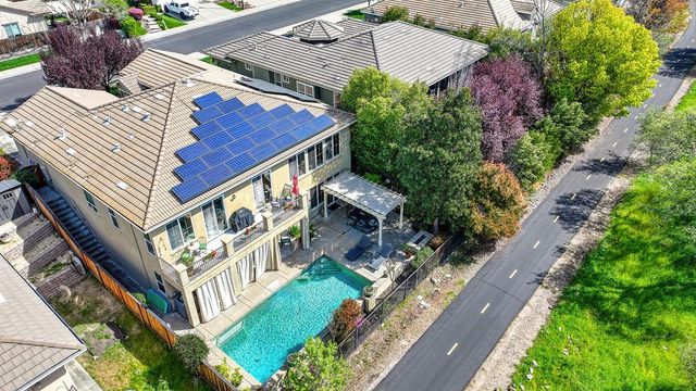 2016 Petruchio Way, Roseville, CA 95661