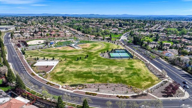 2016 Petruchio Way, Roseville, CA 95661