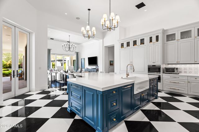 7970 N IRONWOOD Drive, Paradise Valley, AZ 85253