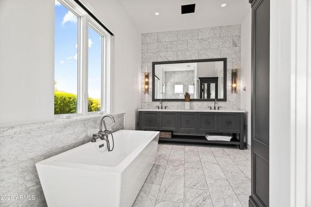 7970 N IRONWOOD Drive, Paradise Valley, AZ 85253