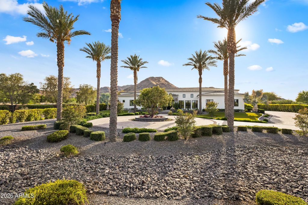 7970 N IRONWOOD Drive, Paradise Valley, AZ 85253 — exterior