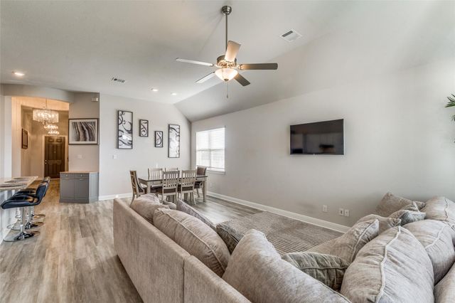 151 Periwinkle LN, Bastrop, TX 78602