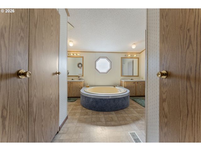 14858 HEATHERGLEN Dr 76, Oregon City, OR 97045