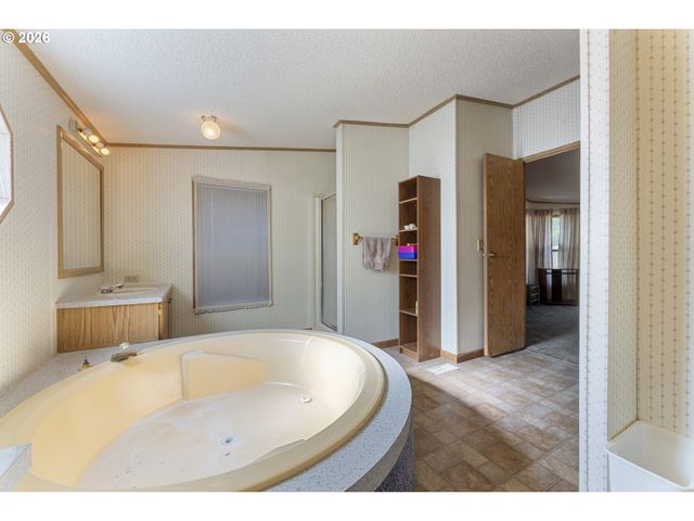 14858 HEATHERGLEN Dr 76, Oregon City, OR 97045