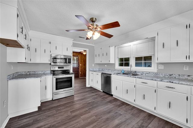 609 Robinson Bridge Road, Central, SC 29630