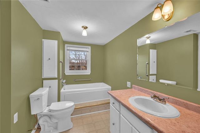 609 Robinson Bridge Road, Central, SC 29630