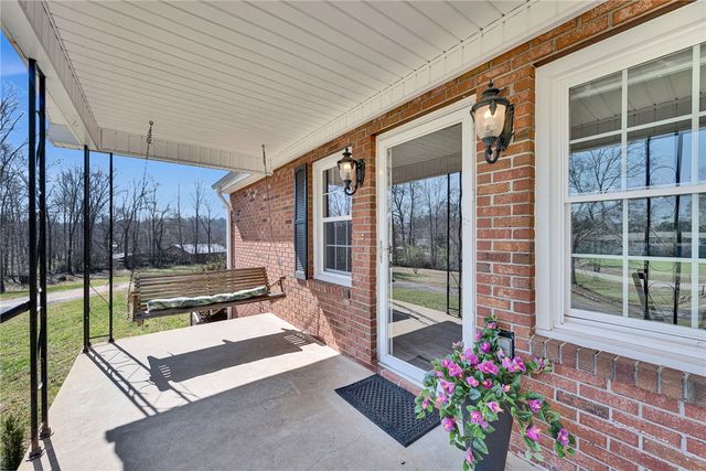 609 Robinson Bridge Road, Central, SC 29630