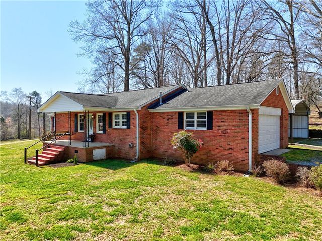 609 Robinson Bridge Road, Central, SC 29630