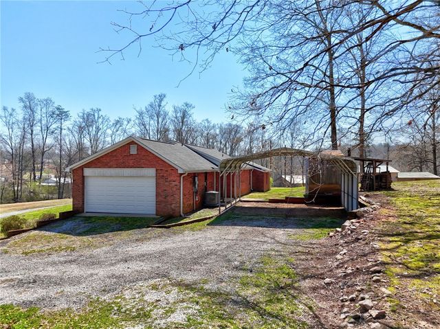 609 Robinson Bridge Road, Central, SC 29630