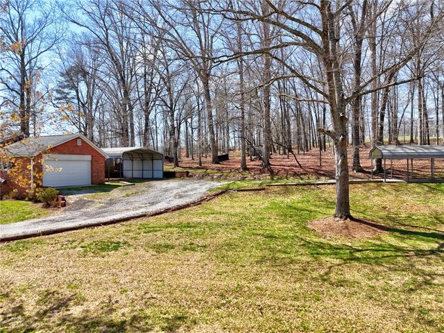 609 Robinson Bridge Road, Central, SC 29630